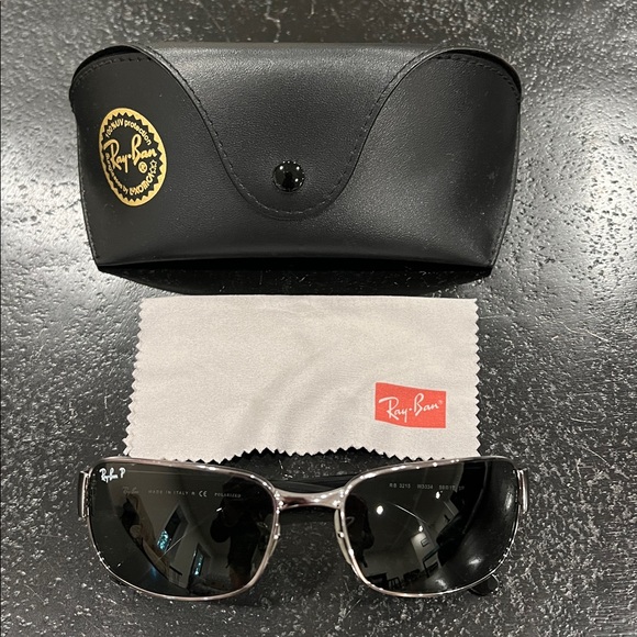 Ray-Ban RB 3215 W3334 Polarized Sunglasses - Picture 1 of 13